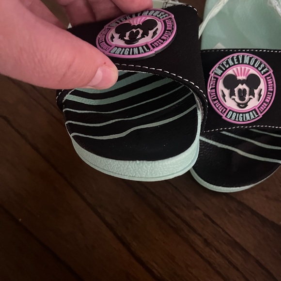 Mickey Sandal’s - Picture 2 of 5